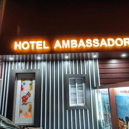 The Hotel Ambassador Inn Varanasi Bagian luar foto