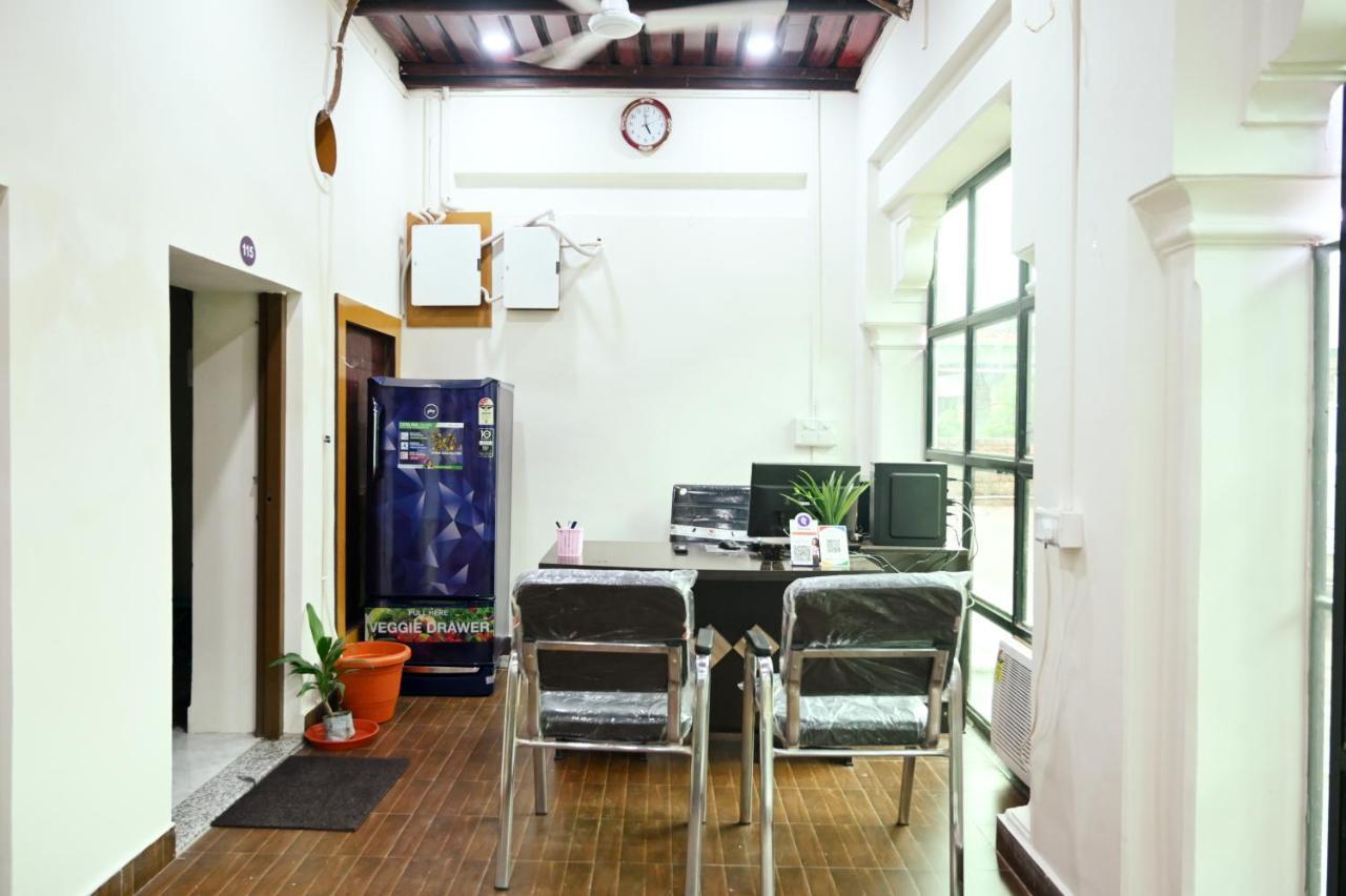 The Hotel Ambassador Inn Varanasi Bagian luar foto