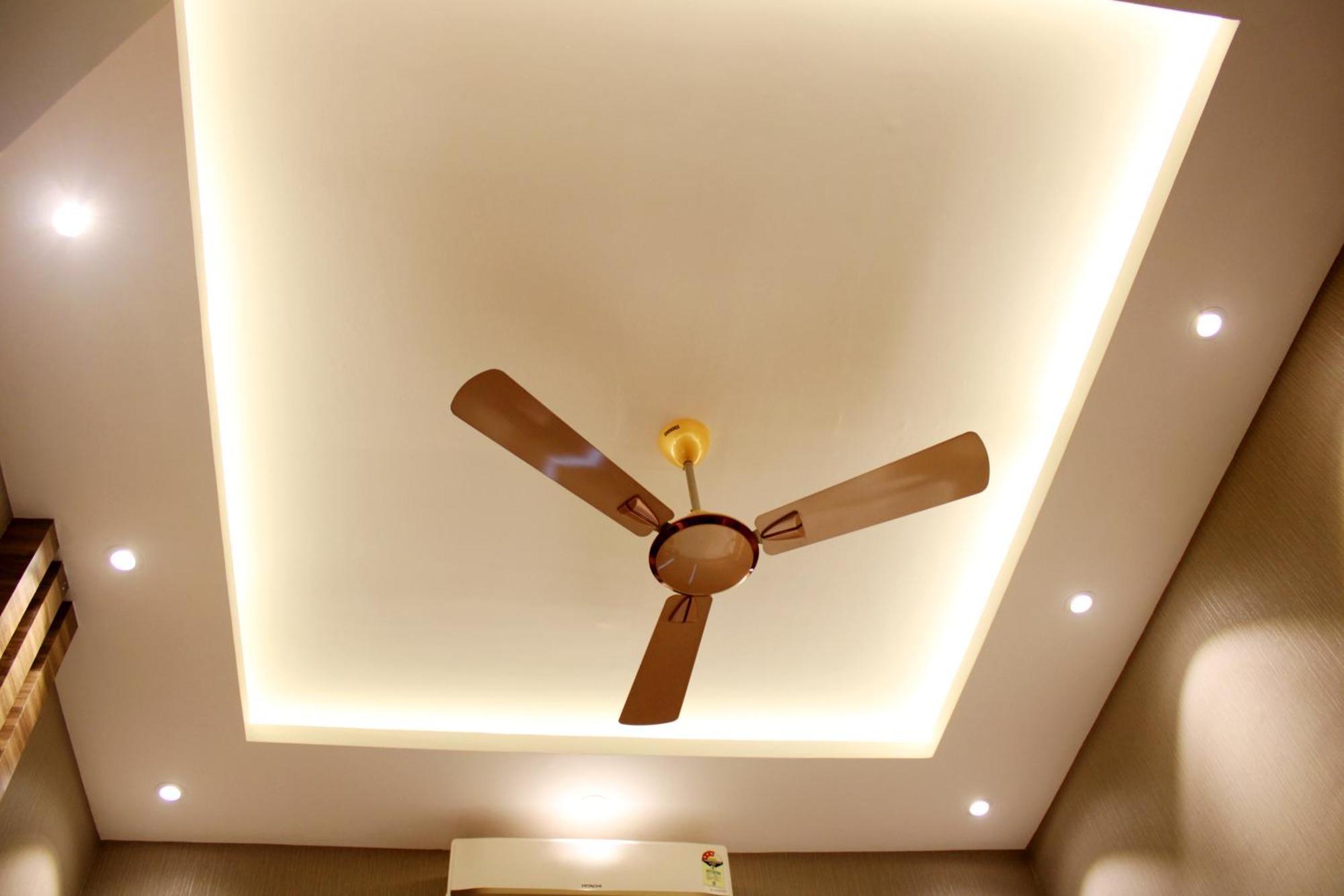 The Hotel Ambassador Inn Varanasi Bagian luar foto